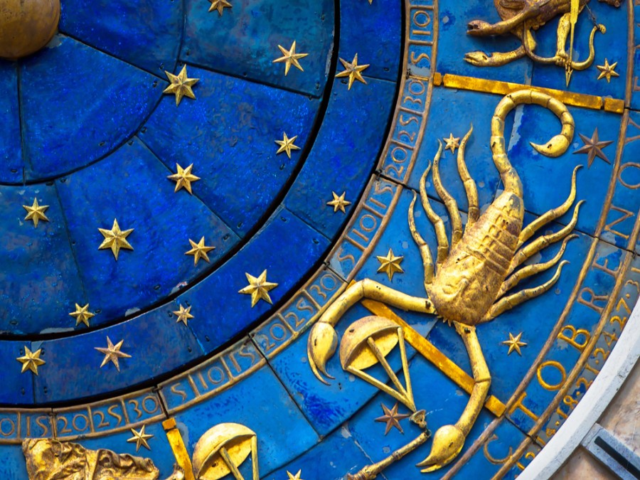 Comment interpréter un Cancer ascendant Scorpion en astrologie ?