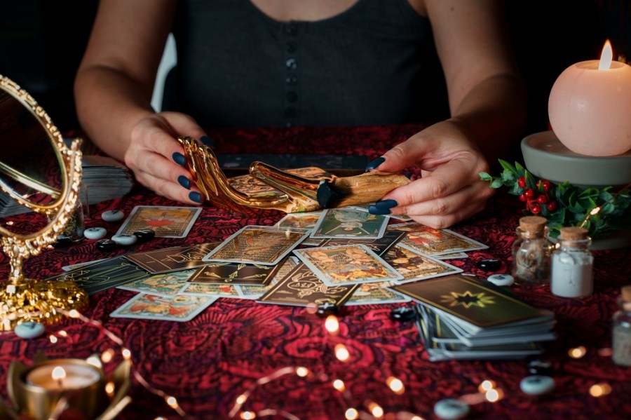 Quelle est la signification du pape dans le tarot de Marseille ?