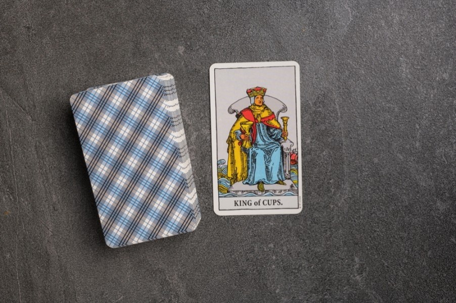 Interprétation et signification du Roi de Coupe dans le Tarot