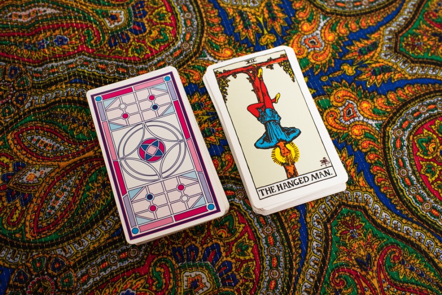 Tarot le pendu : que signifie cette lame ?