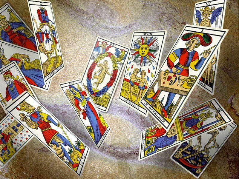 Le tarot divinatoire : une discipline ésotérique.